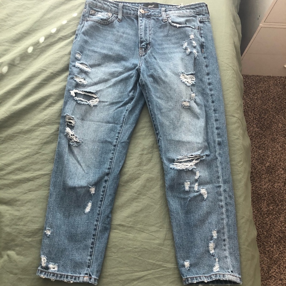 Vervet jeans. Boyfriend fit. Distressed.
